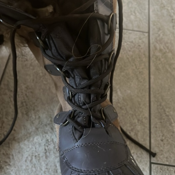 Snow boots 🥾 great condition no rips no odors very light weight size 8 - Picture 3 of 10